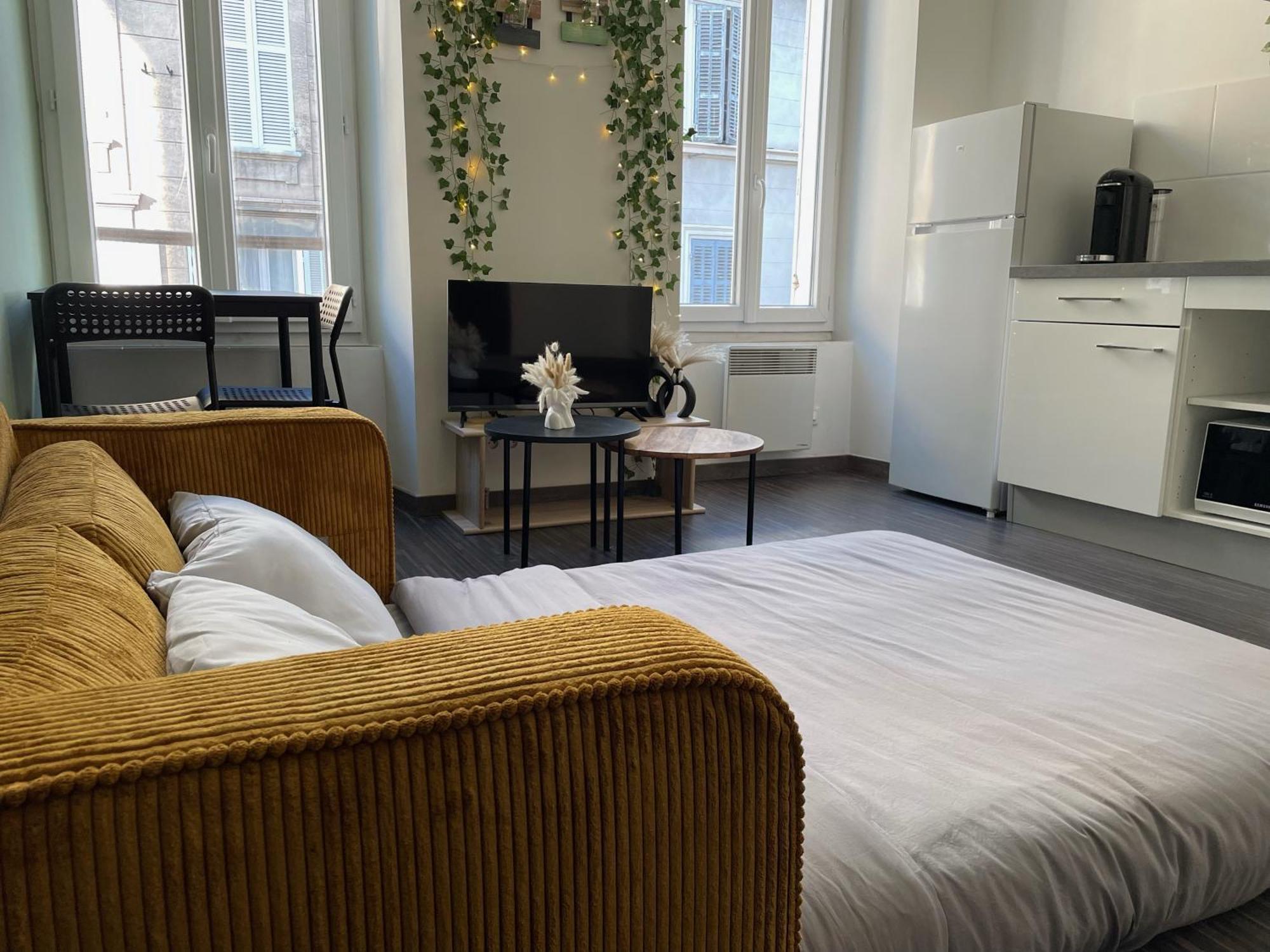 Cosy Centre Wifi Apartment *