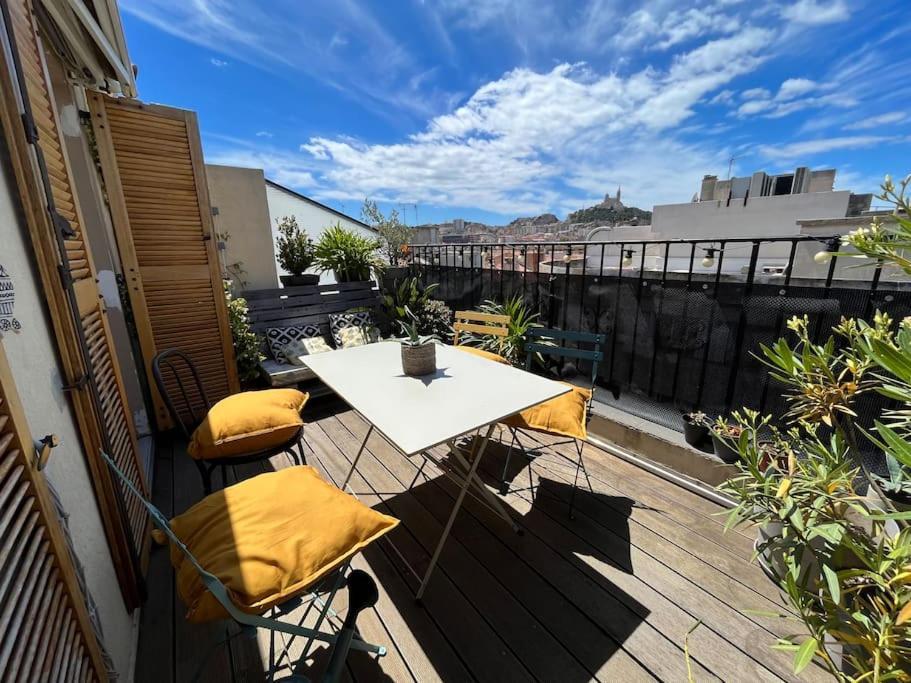 Bel Avec Terrasse Apartment *