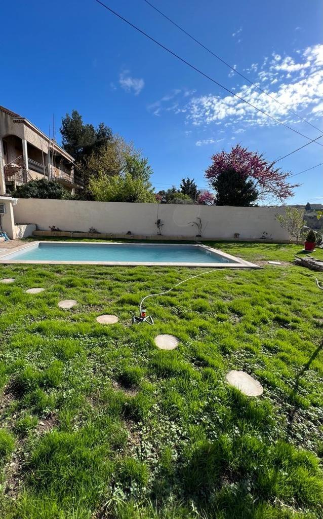 Maisonnette Avec Jardin Piscine Non Accessible Marseille