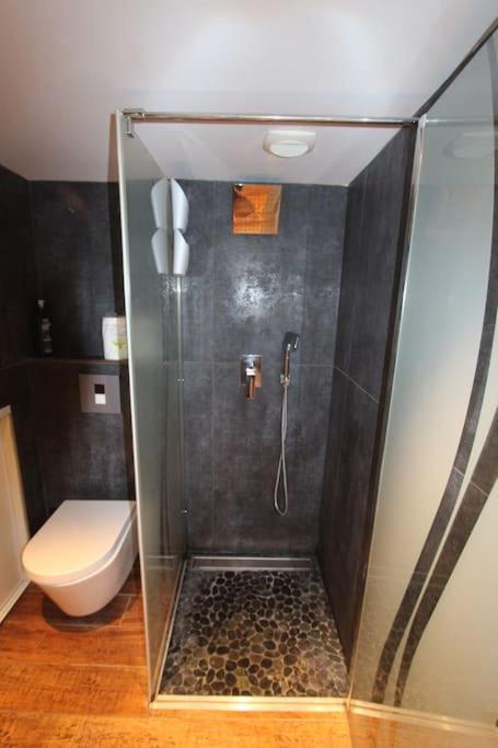 Confortable Carre D'or 2pers, Rez-de-chaussee Apartment Marseilles