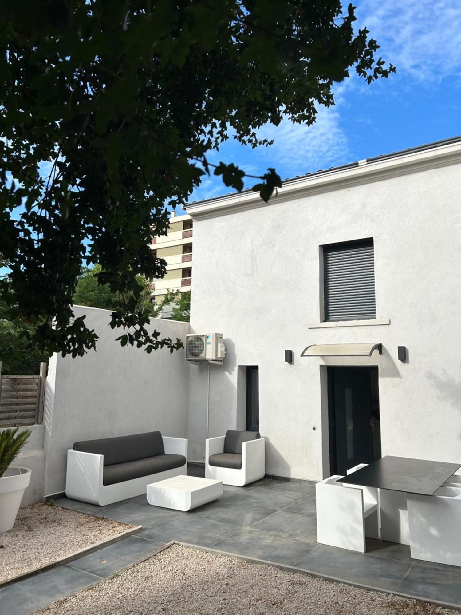 Appartement Jardin Secret En Plein Coeur Du Cabot