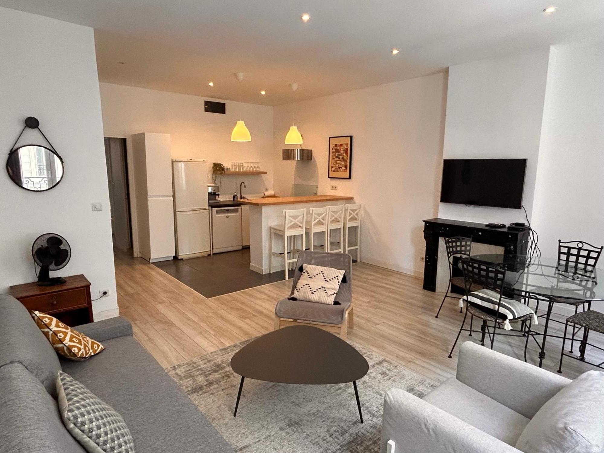 6 Personnes Place De La Joliette *