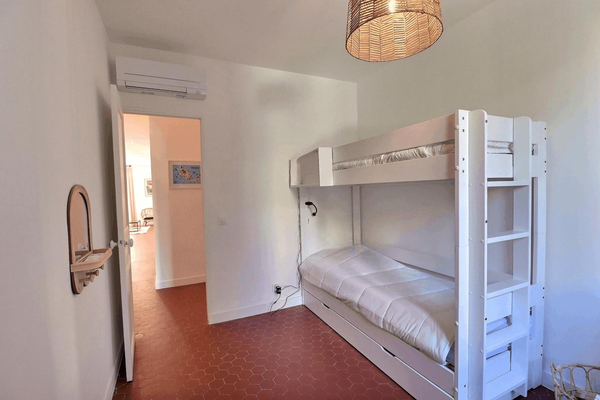 Apartment Spacious T3 In The Heart Of Marseille