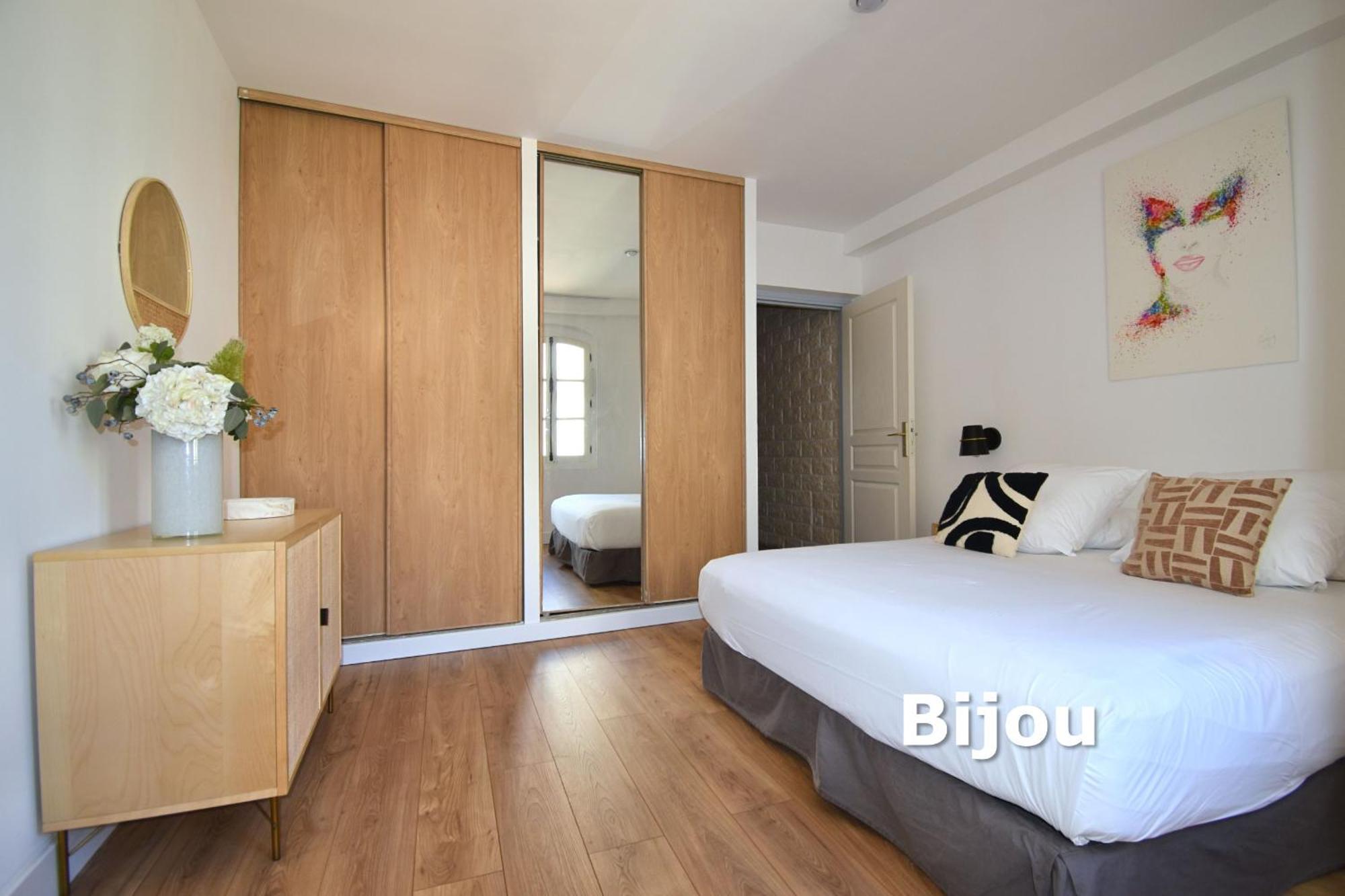 Du Vieux Port Aparthotel 4*