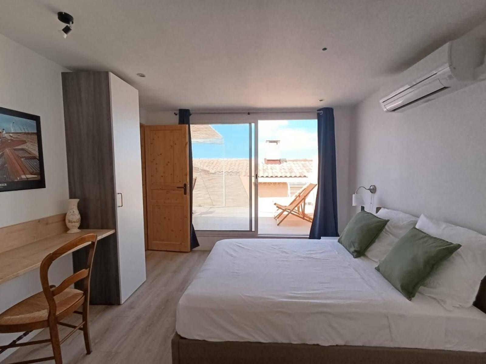 Penthouse 2 Pieces Avec Terrasse Vue A 150 M De La Appartement Marseille