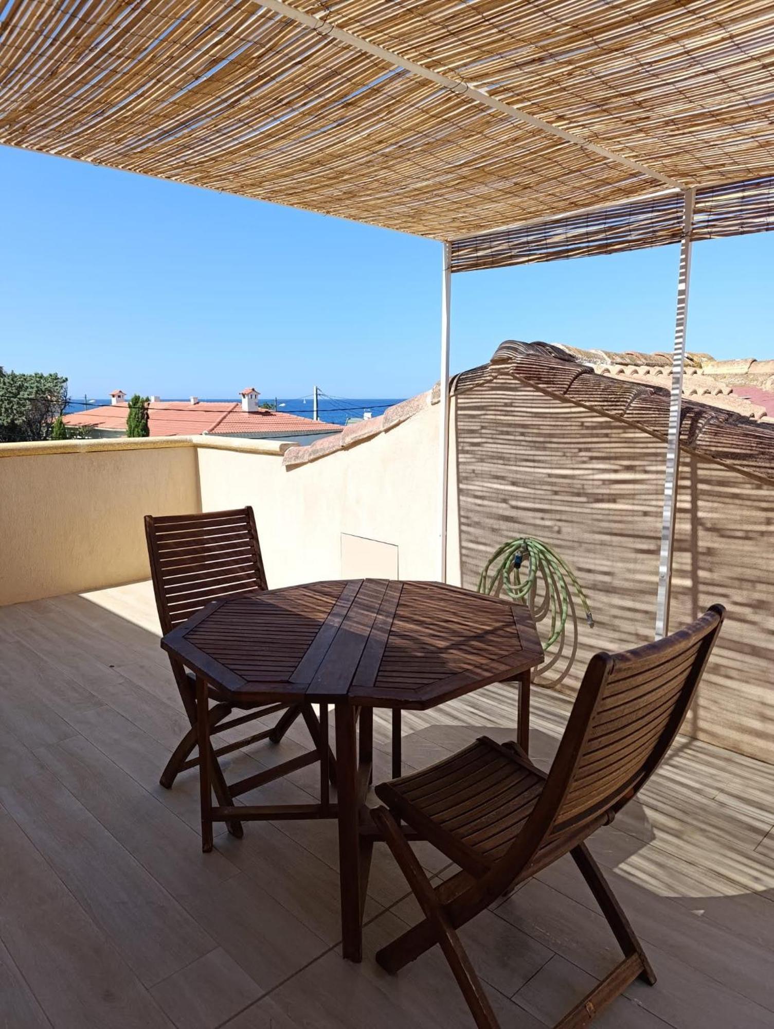Appartement Penthouse 2 Pieces Avec Terrasse Vue A 150 M De La Marseille