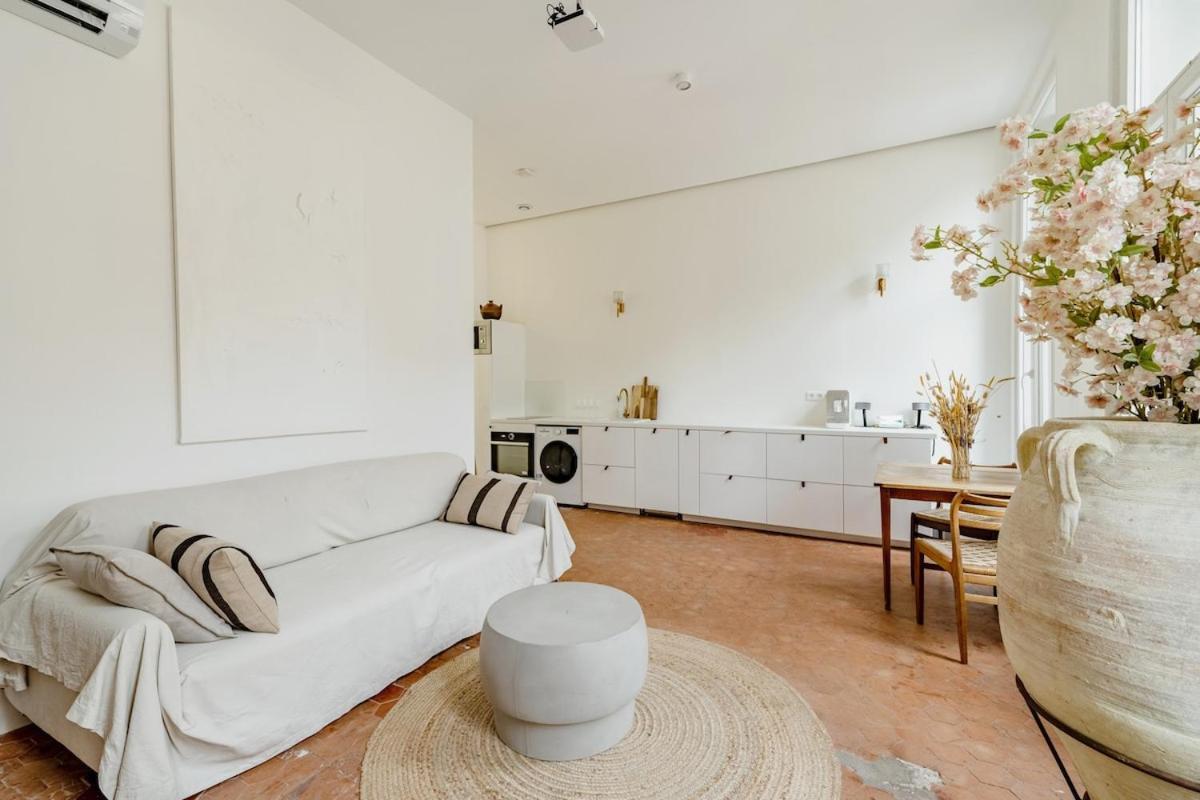 |aaa|- Pure & Natural Massilia Center Apartment