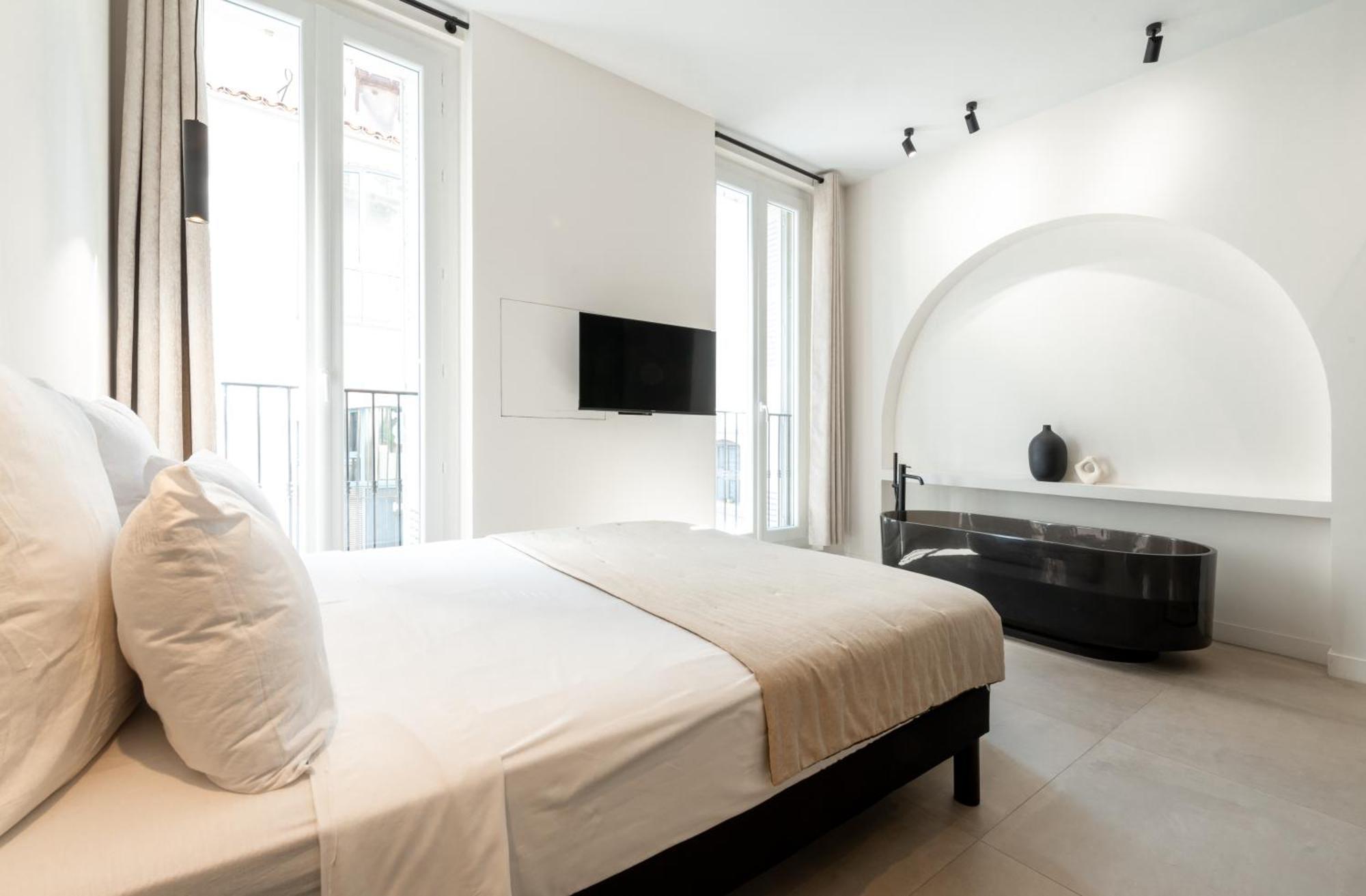 Mouchki Hotel