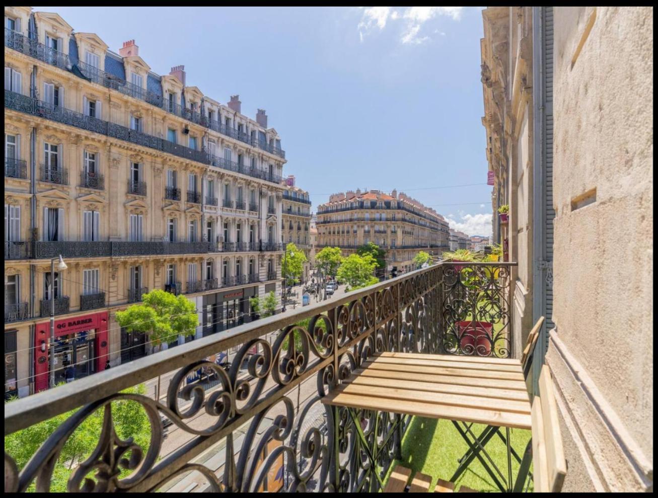 Sur La Rue De La Republique Appartement