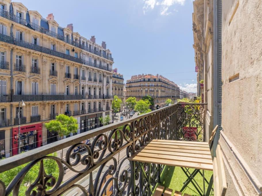 Sur La Rue De La Republique Marseille