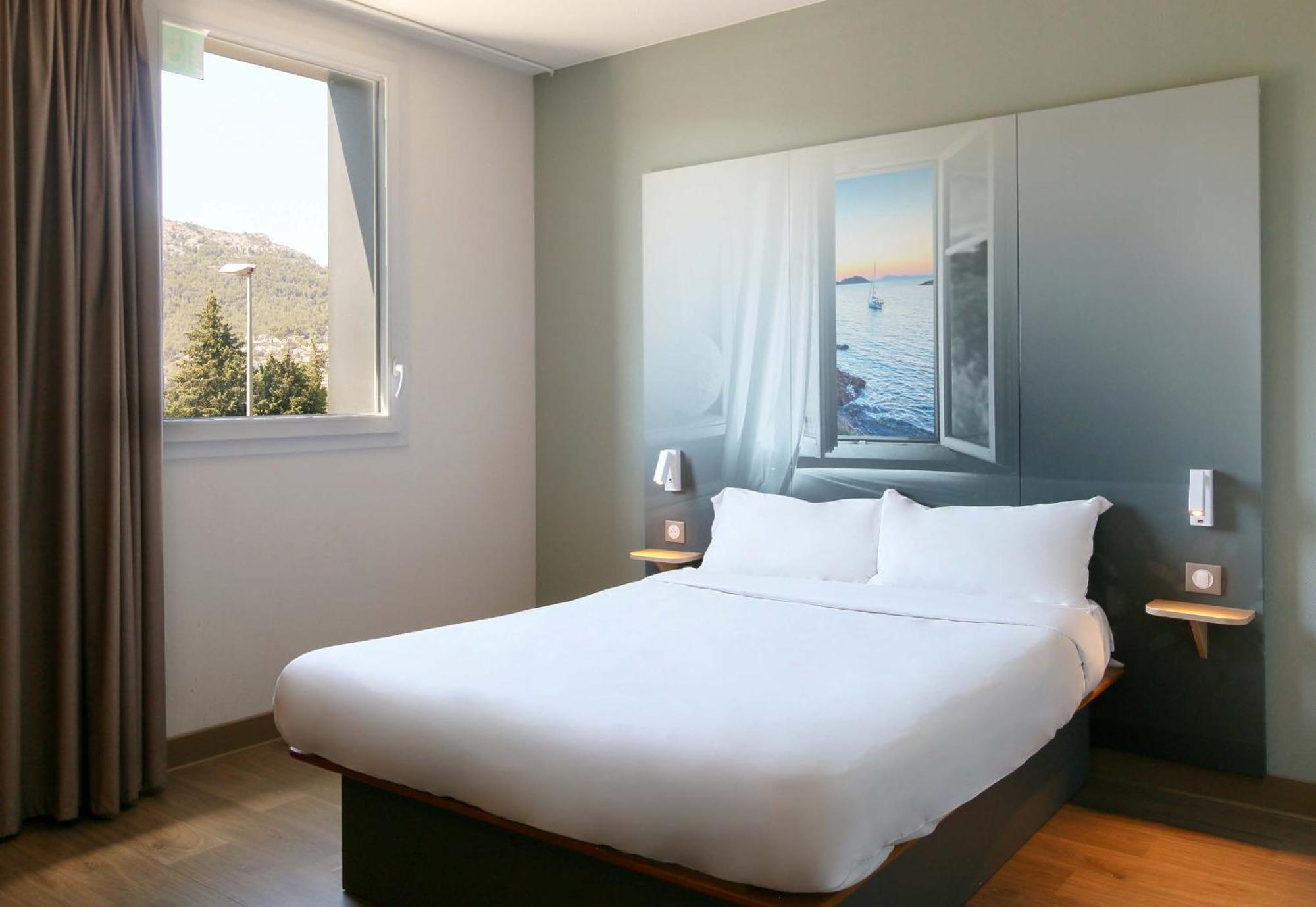 La Valentine St Menet Hotel