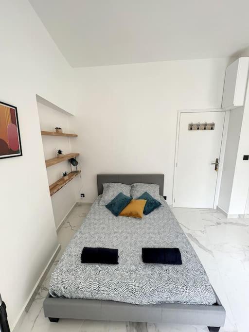 Marseille, Vieux-port , Noailles, Grand Apartment *