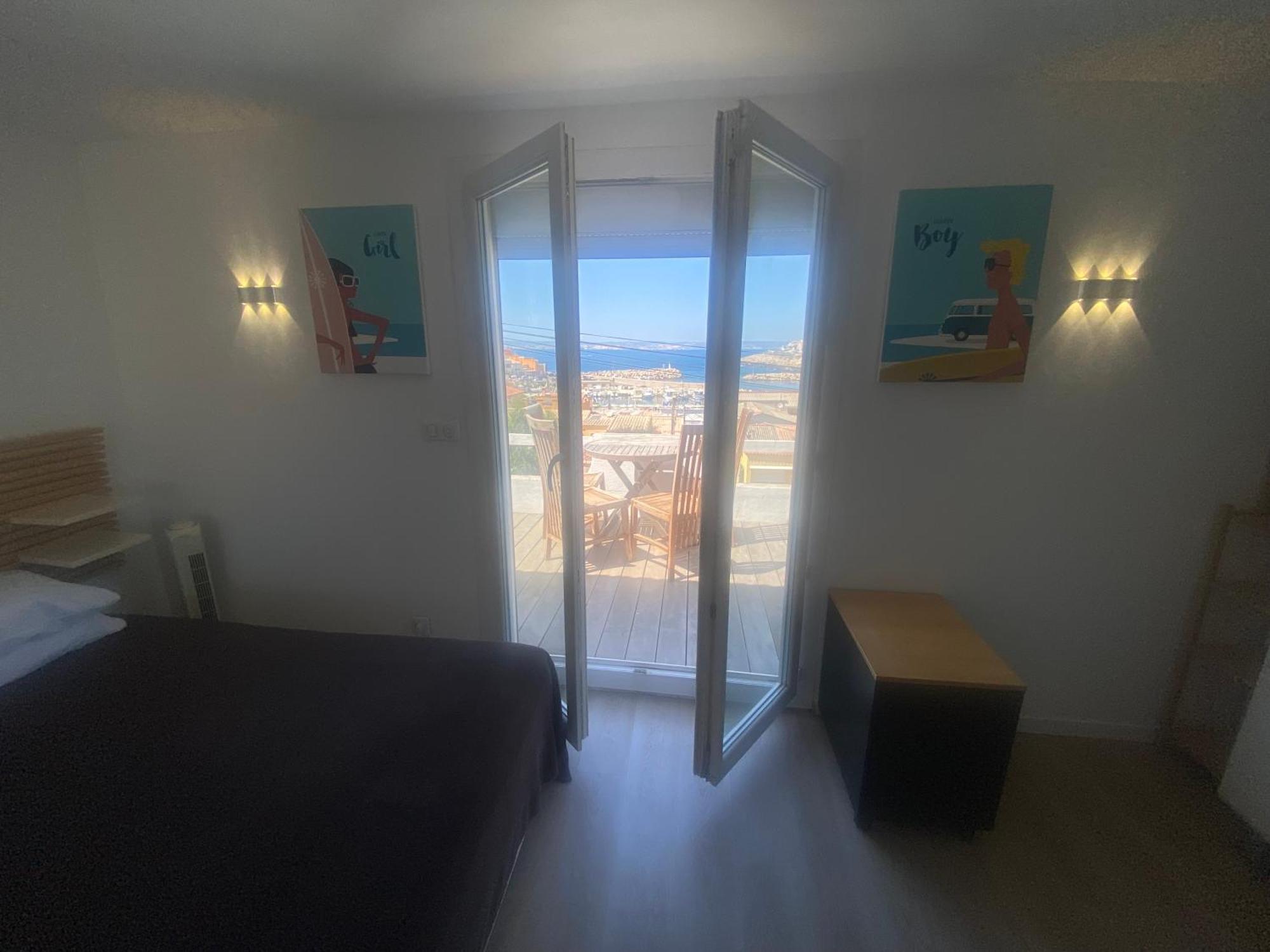 Ferienhaus Au Coeur Du Parc National Du Massif Des Calanques, La Flibuste Des Goudes, Maison 2 Chambres, Climatisee, Jardins, Solarium, Proche Plage, Large Vue Marseilles
