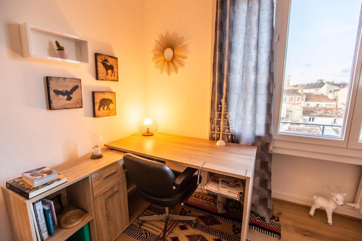 T2 Cosy, Vue Exceptionnelle, Hypercentre, 5mn Gare Marseille