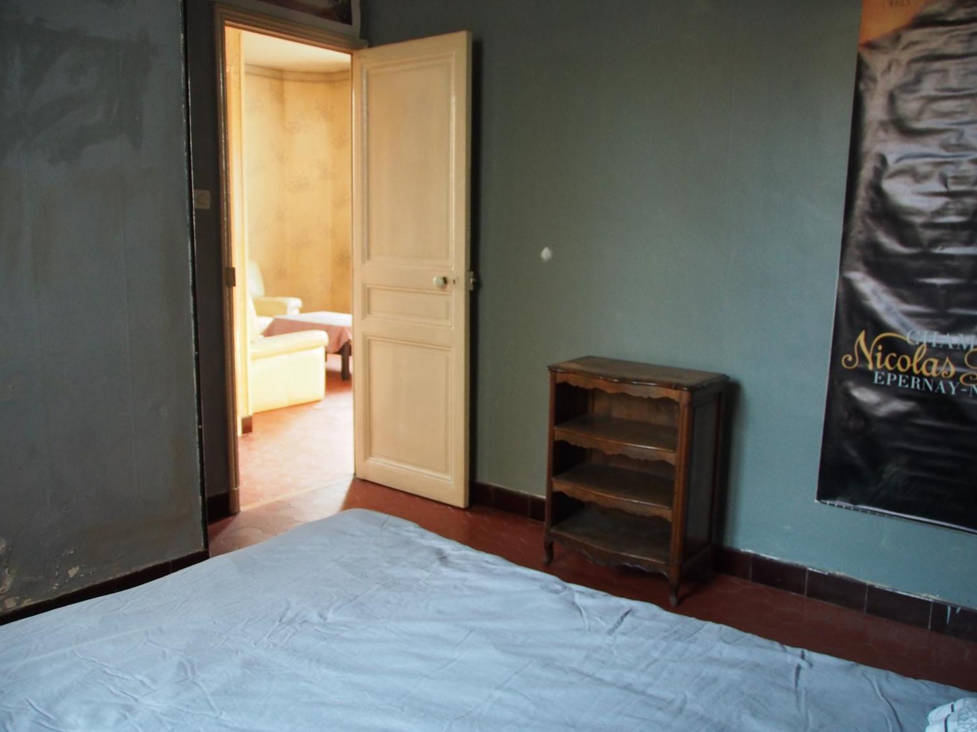 Narnia Dans Maison, Salle De Bain Et Sejour A Partager *