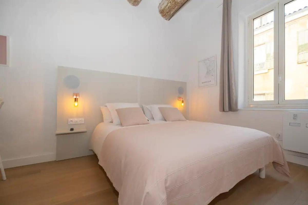 Design Vieux Port Equipe Climatise *