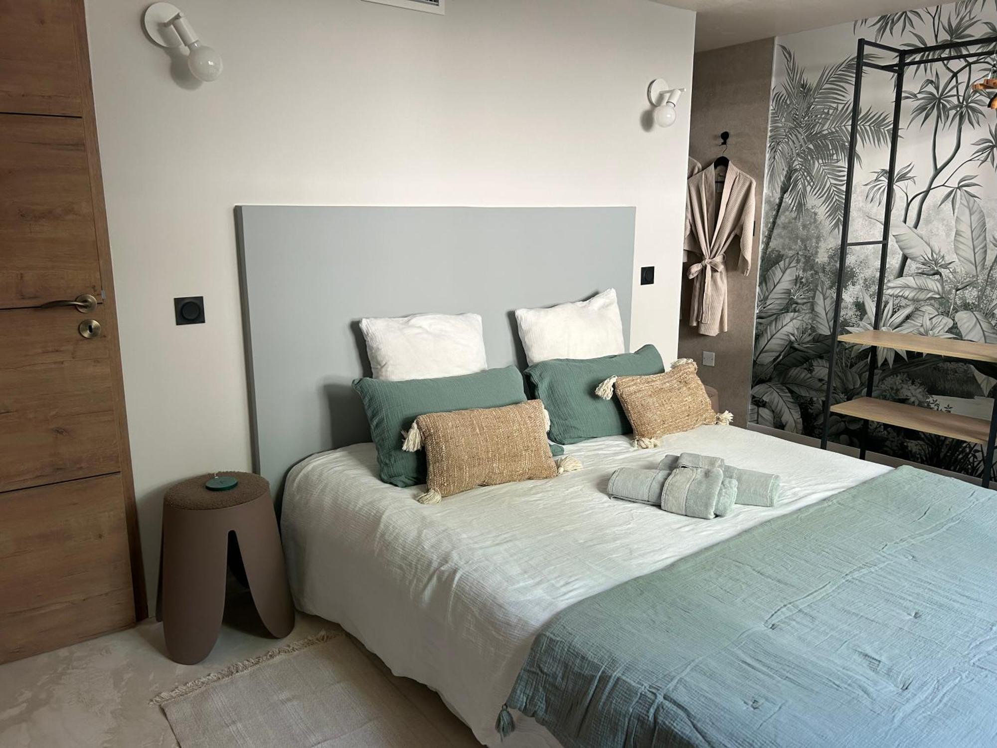 Maison Chaliot Hosts & Events Bed & Breakfast