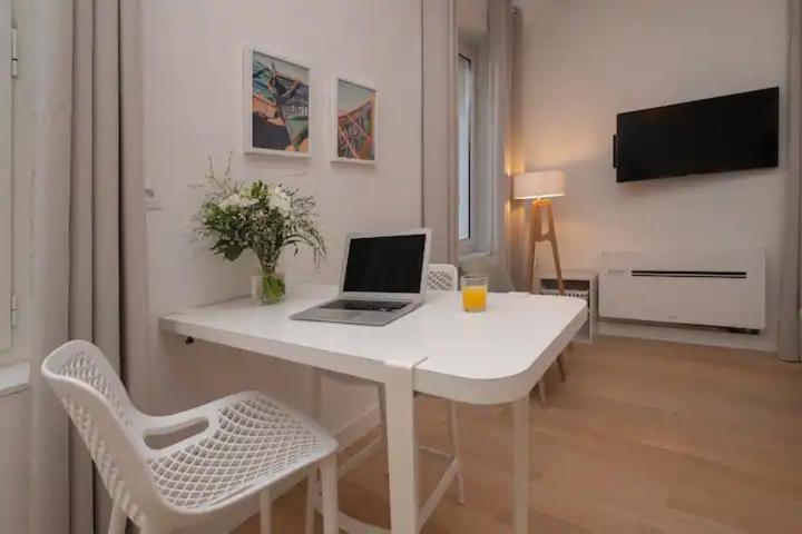 Design Vieux Port Equipe Climatise * Marseille