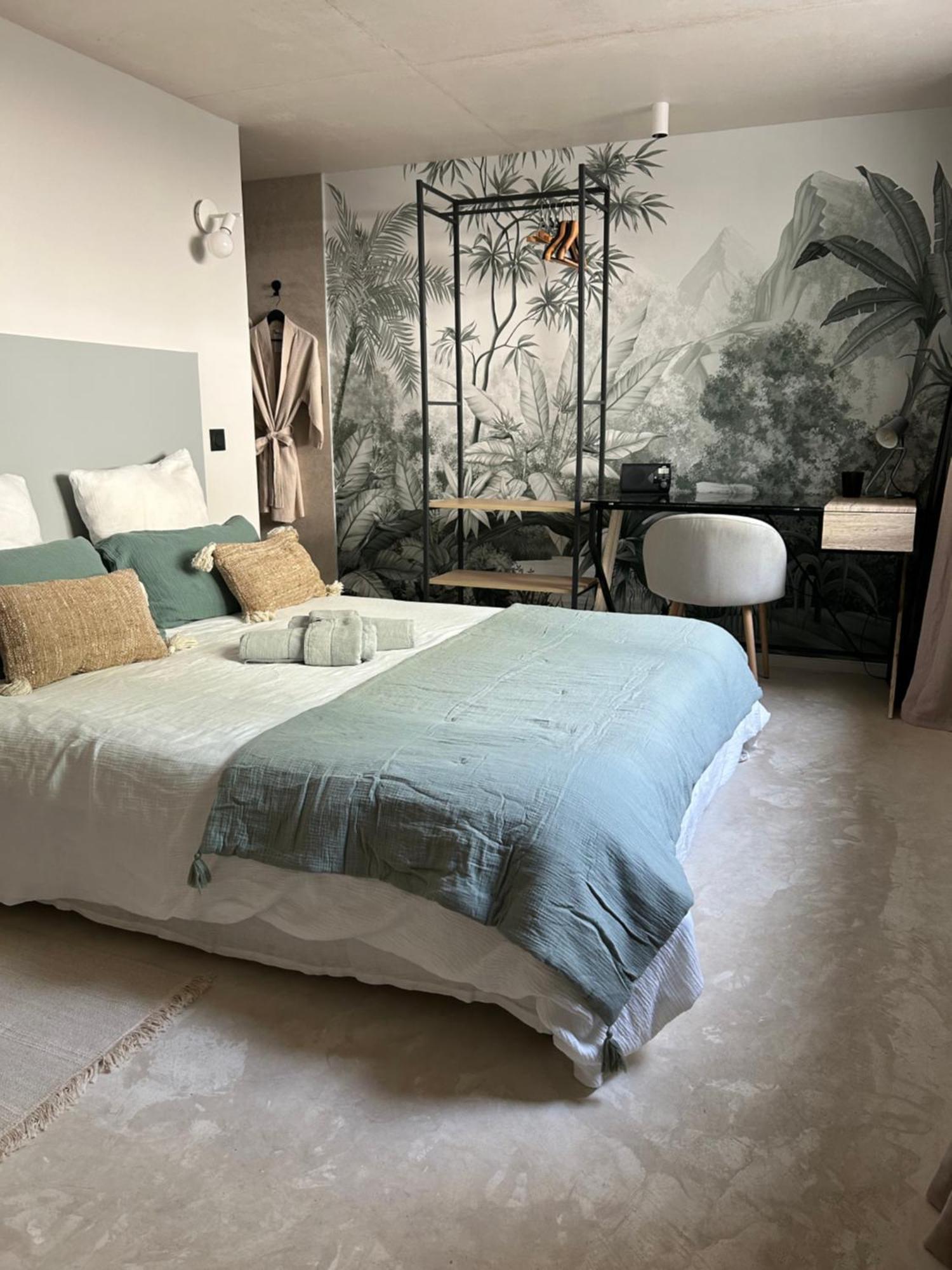 Bed & Breakfast Maison Chaliot Hosts & Events