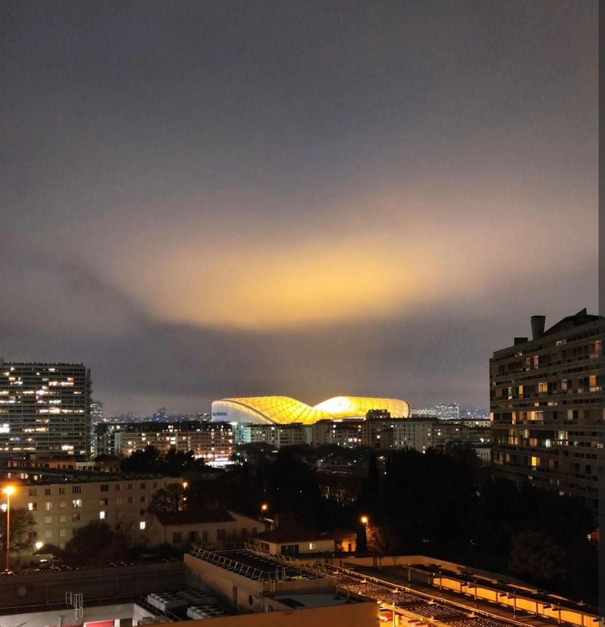 Entre Et Stade Velodrome
