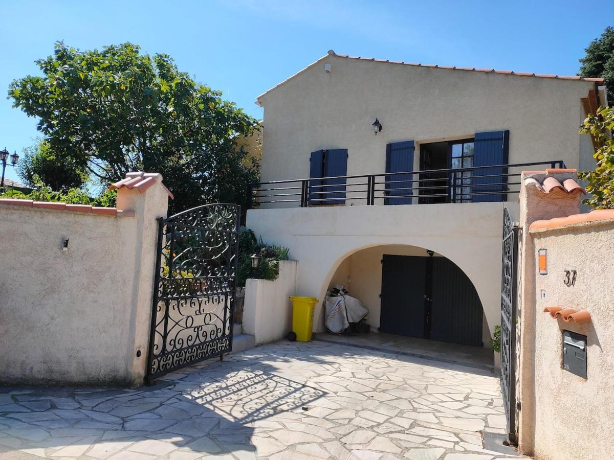 Villa 140 M2 Piscine Jardin 5 Personnes Et Un Bebe Marseille
