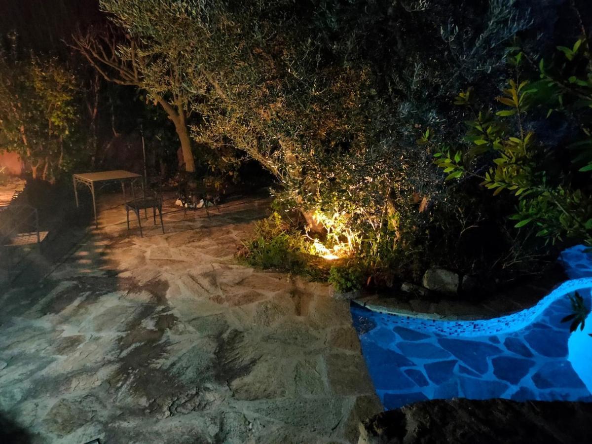 Villa 140 M2 Piscine Jardin 5 Personnes Et Un Bebe Marseille