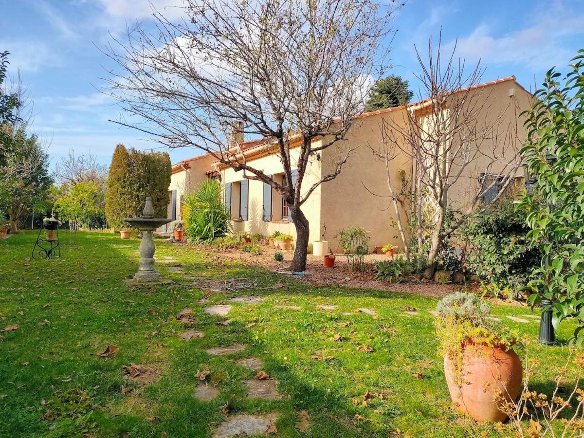 140 M2 Piscine Jardin 5 Personnes Et Un Bebe Villa Marseille