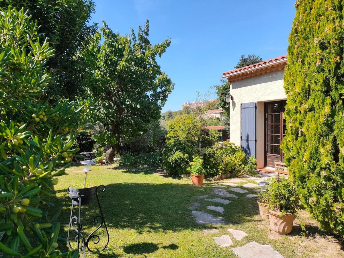 140 M2 Piscine Jardin 5 Personnes Et Un Bebe Villa