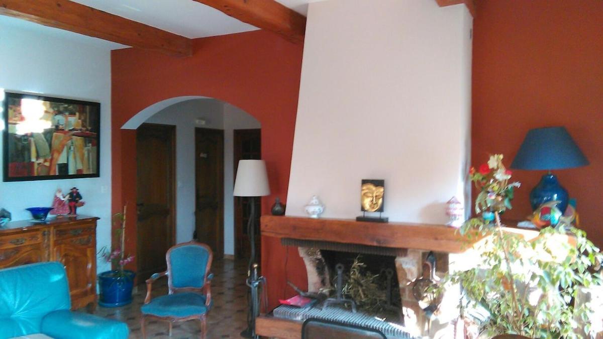 140 M2 Piscine Jardin 5 Personnes Et Un Bebe Marseille