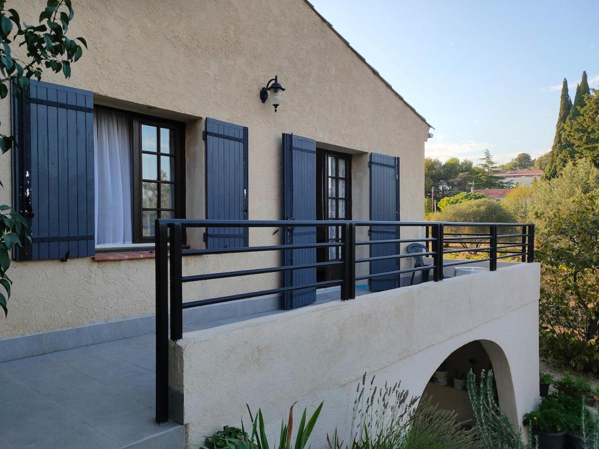 140 M2 Piscine Jardin 5 Personnes Et Un Bebe Villa