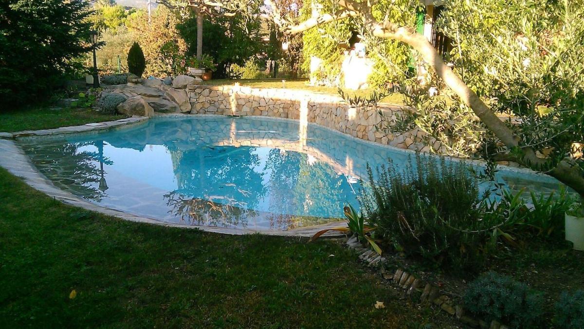 Villa 140 M2 Piscine Jardin 5 Personnes Et Un Bebe Marseille