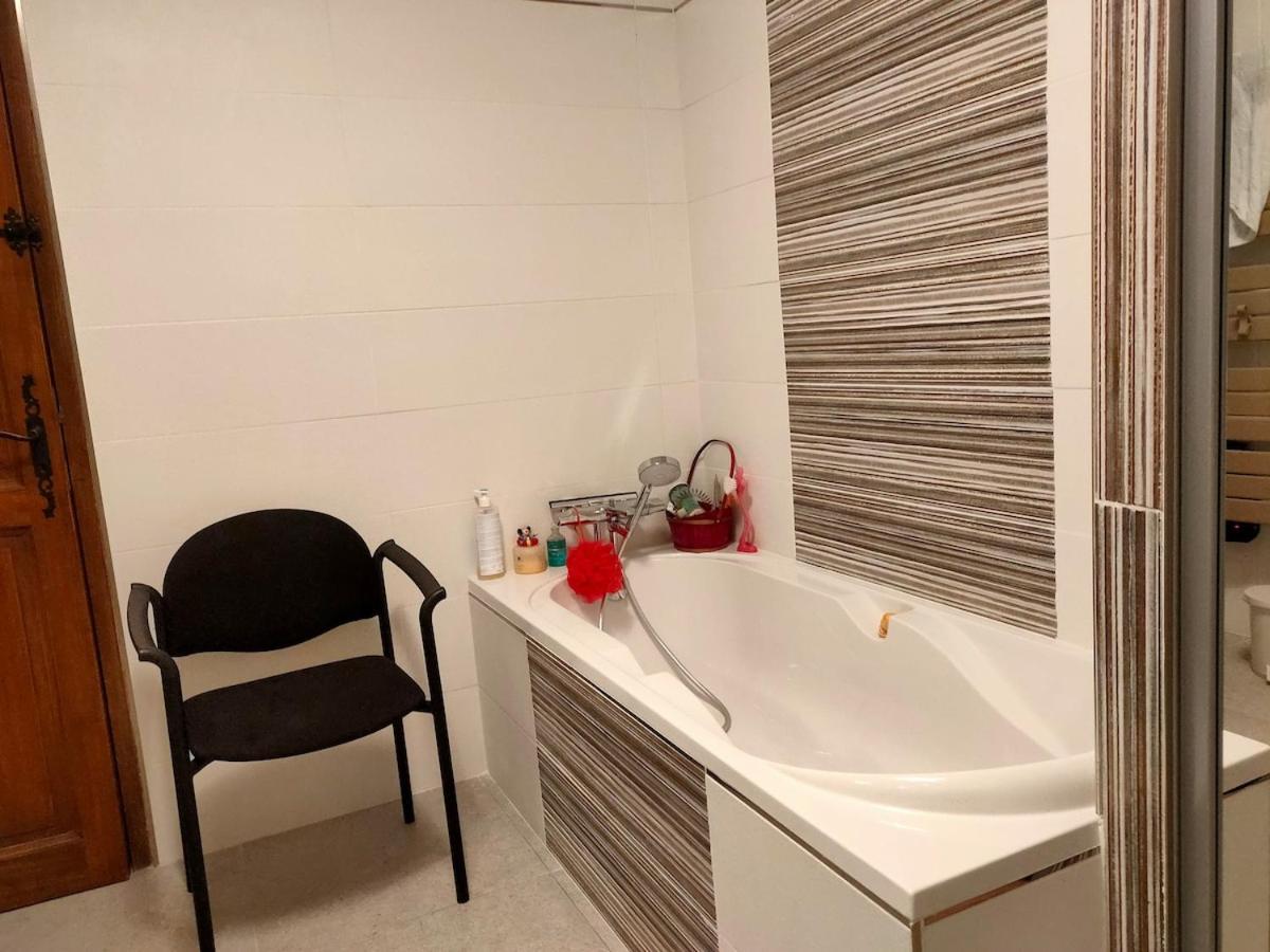 Villa 140 M2 Piscine Jardin 5 Personnes Et Un Bebe *