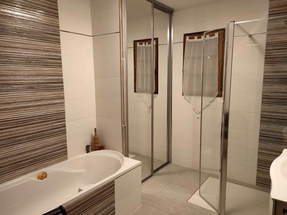 Villa 140 M2 Piscine Jardin 5 Personnes Et Un Bebe Marseille