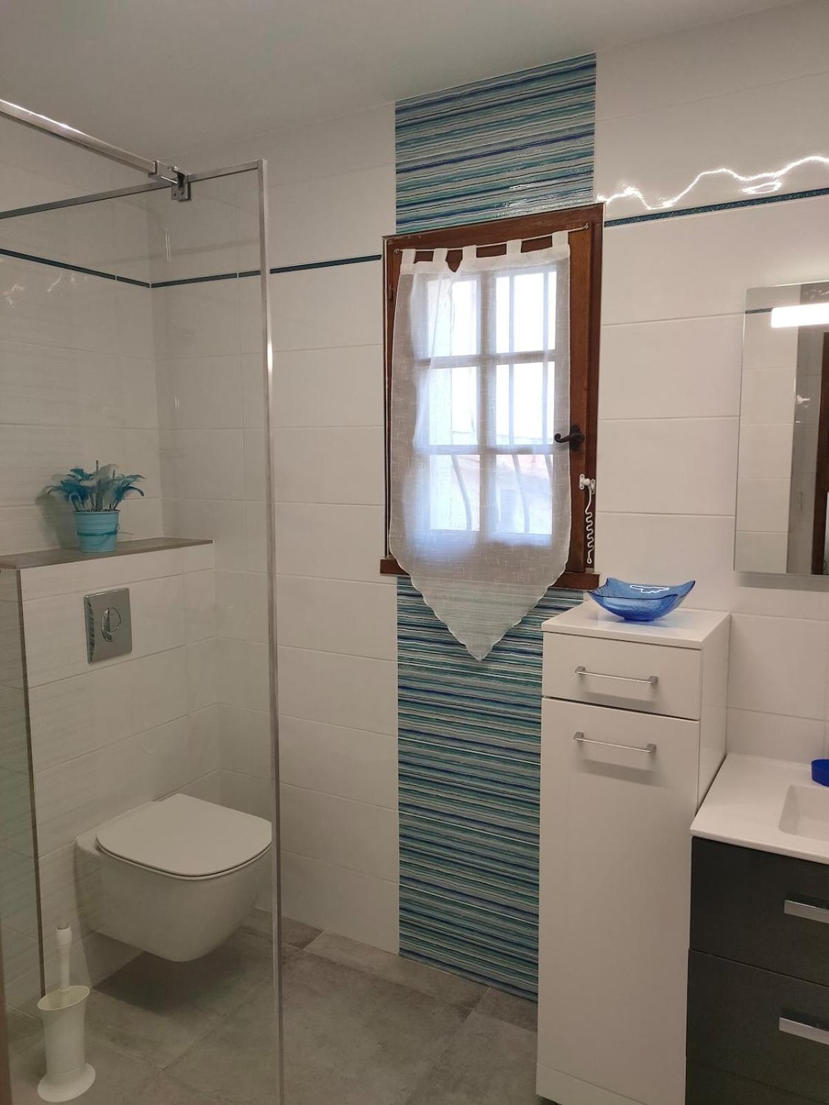 140 M2 Piscine Jardin 5 Personnes Et Un Bebe Villa
