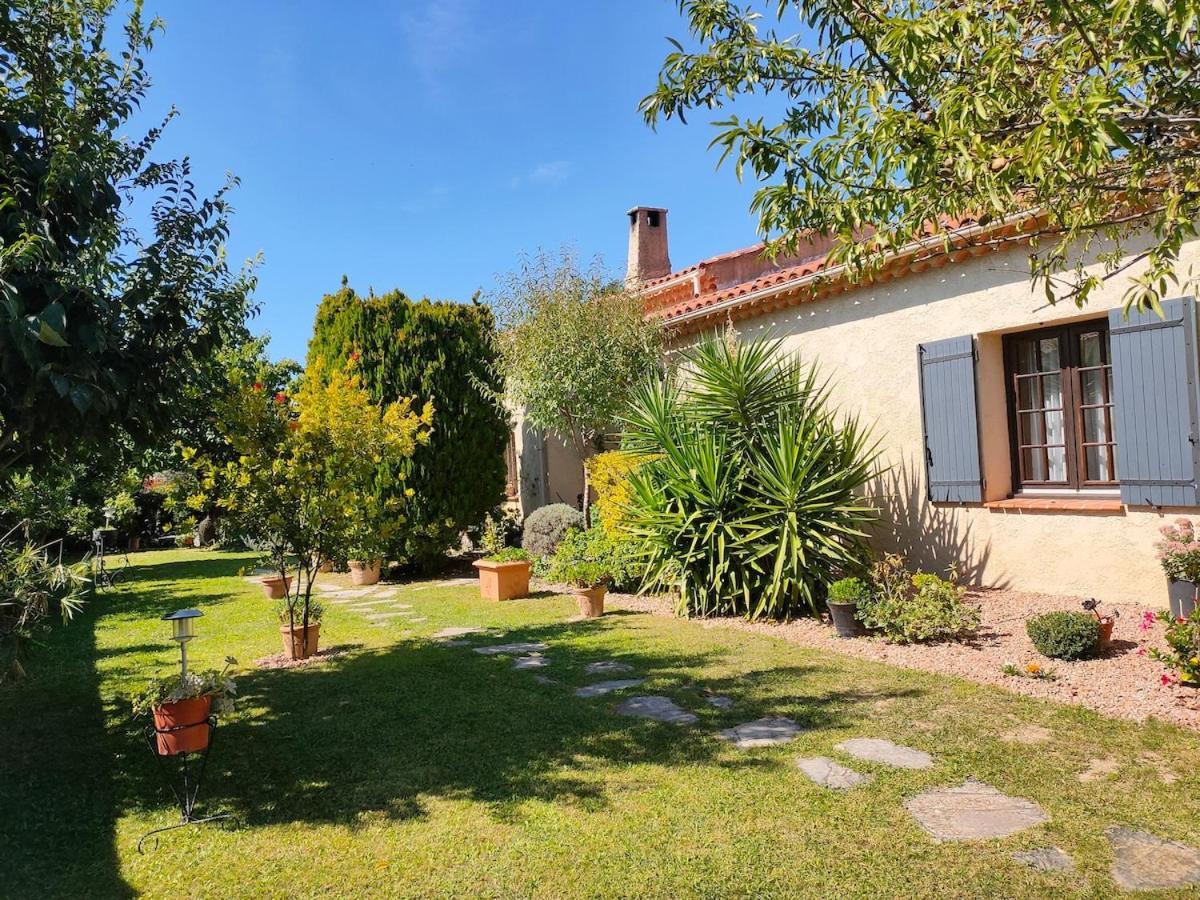 140 M2 Piscine Jardin 5 Personnes Et Un Bebe