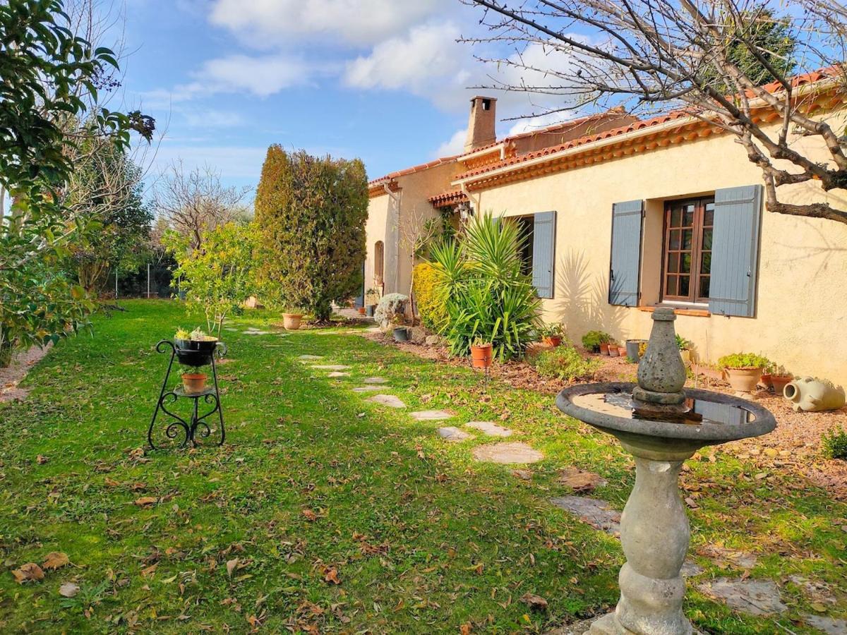 140 M2 Piscine Jardin 5 Personnes Et Un Bebe Villa