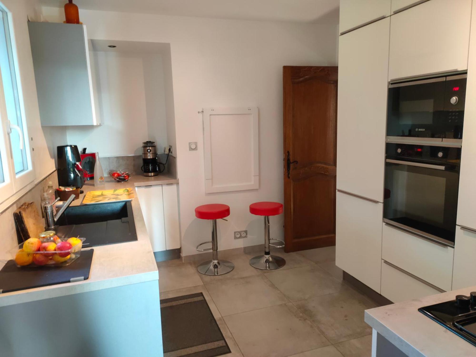 140 M2 Piscine Jardin 5 Personnes Et Un Bebe Villa Marseille