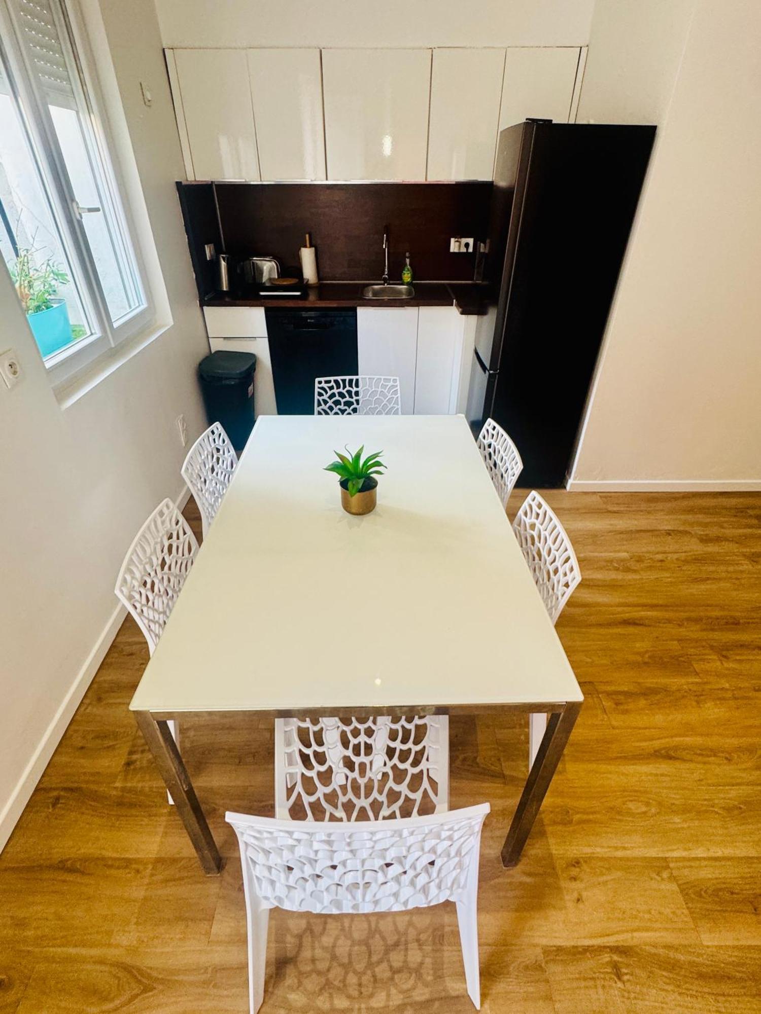 Ferienhaus Jolie Maison Individuelle 50 M2 ,design Et Climatisee, Confort, Wifi, Terasse Privee , 5 Min Et Autoroute, Stationnement Gratuit
