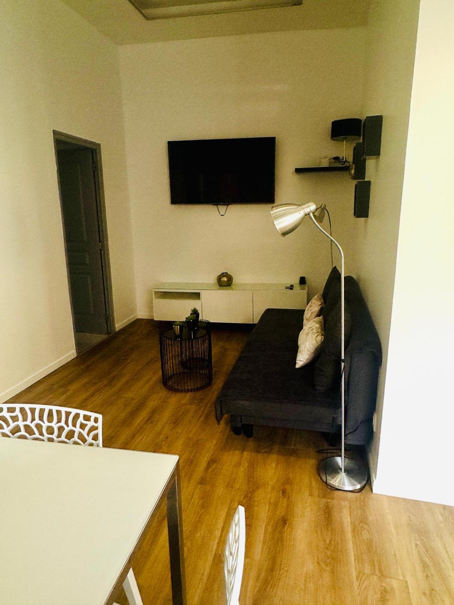 Jolie Maison Individuelle 50 M2 ,design Et Climatisee, Confort, Wifi, Terasse Privee , 5 Min Et Autoroute, Stationnement Gratuit Marseilles