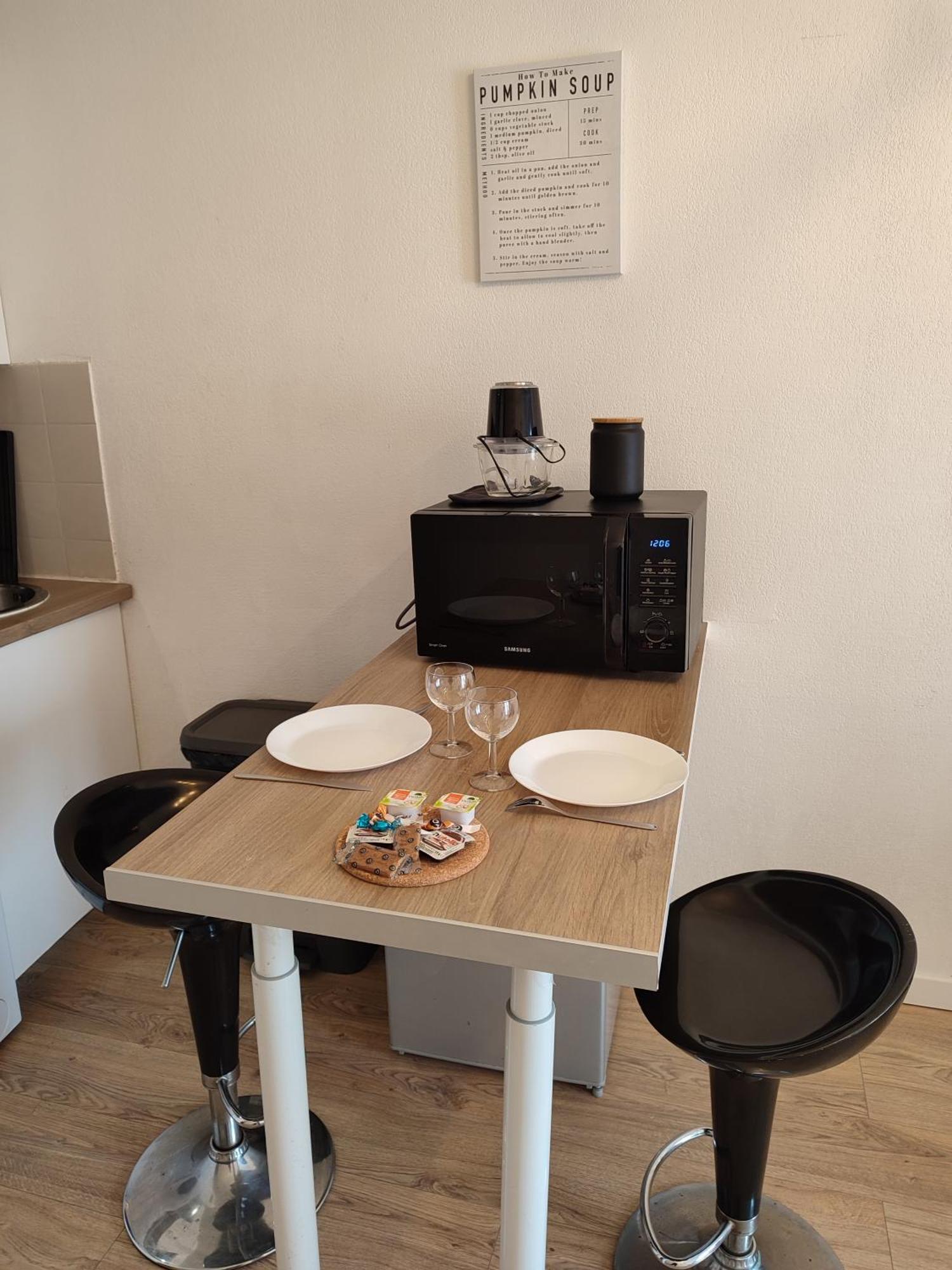 Climatise Avec Parking A 6min A Pied De La Gare St Charles Apartment