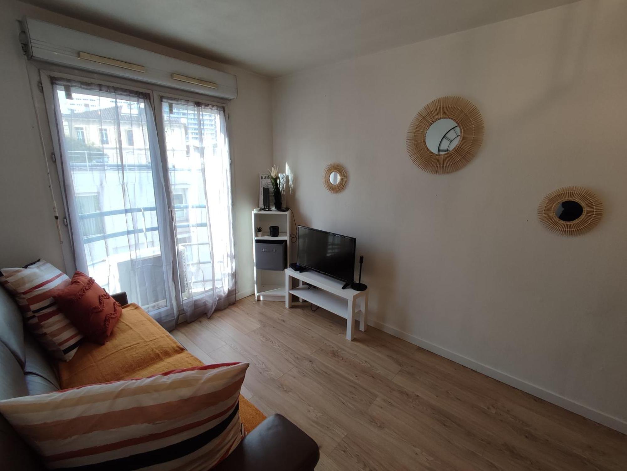 Climatise Avec Parking A 6min A Pied De La Gare St Charles Apartment