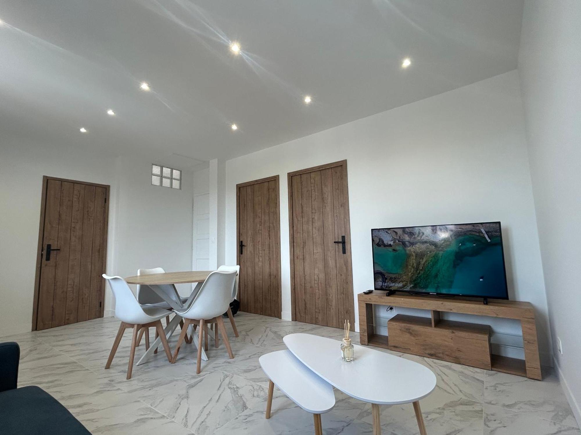 T3, Wi-fi ,climatise 2eme Etage Et Dernier Etage Appartement