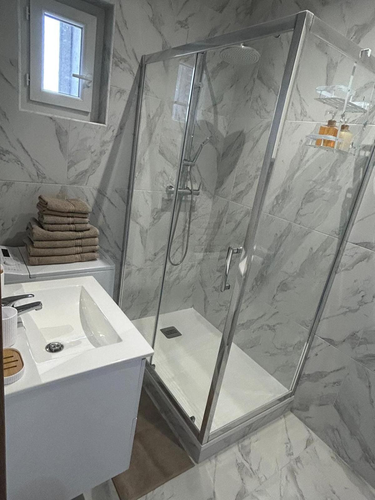 T3, Wi-fi ,climatise 2eme Etage Et Dernier Etage * Marseille