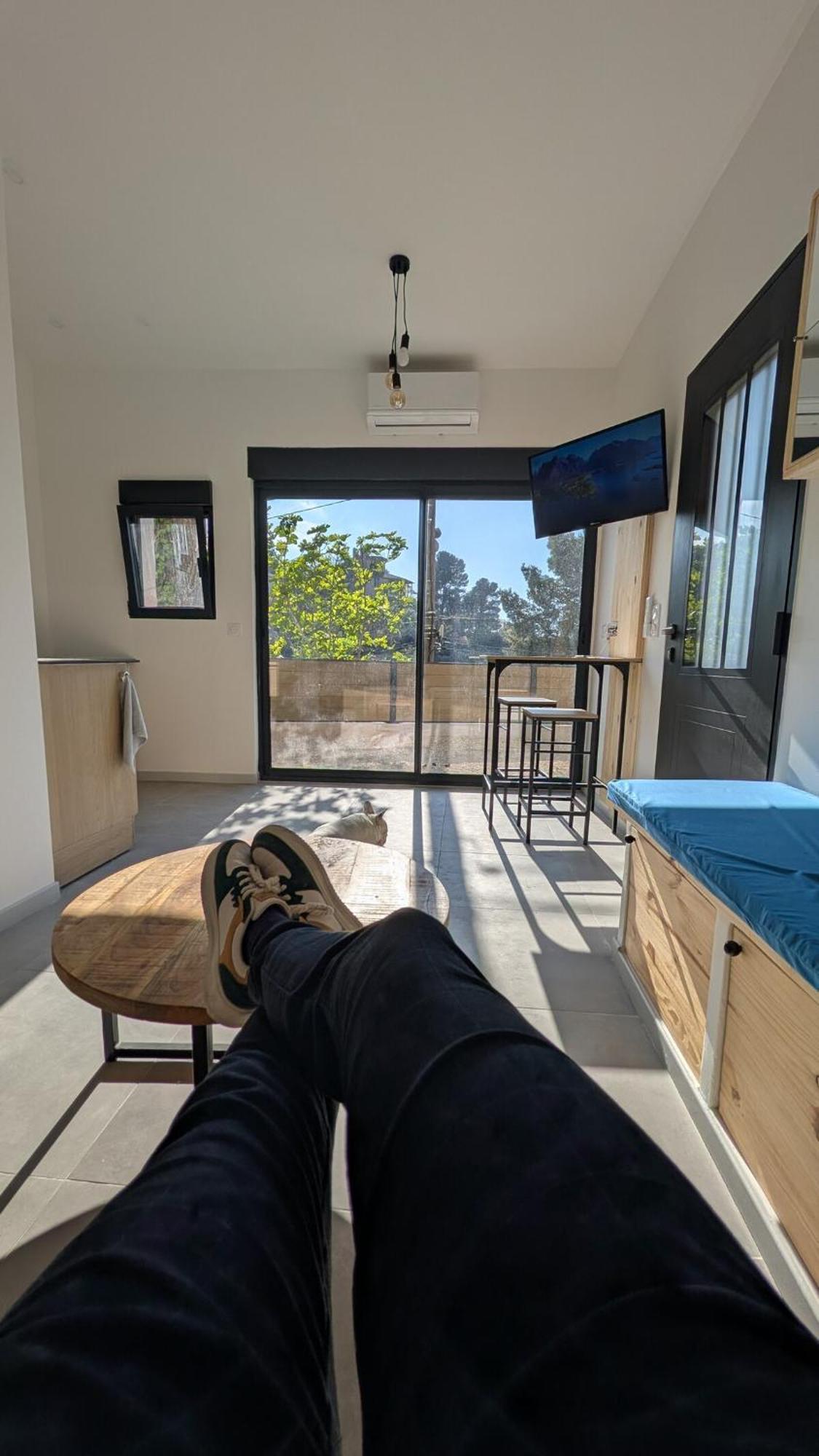 20 M2 Dans Les Calanques *