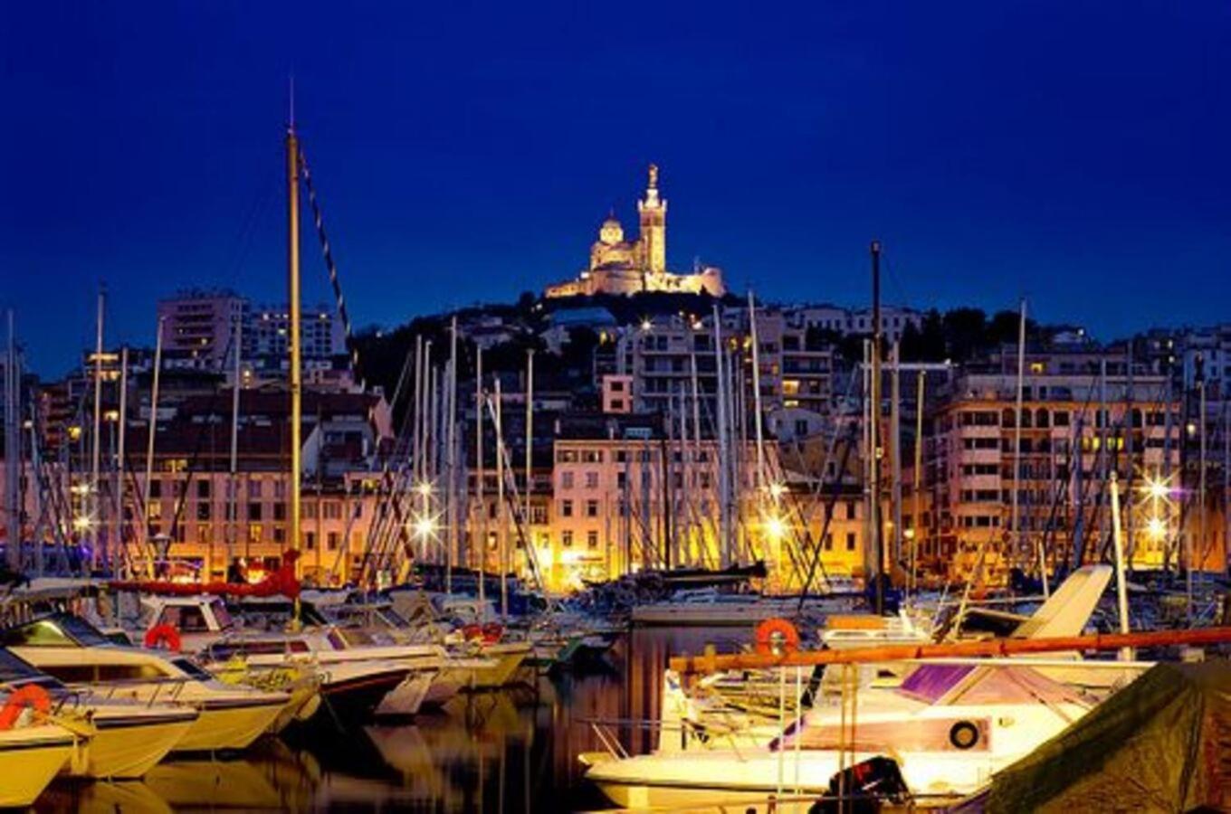 Nuitee Sur Un Yacht D'exception Face Au Mucem, Au Coeur Du Vieux-port Bateau-hôtel Marseille