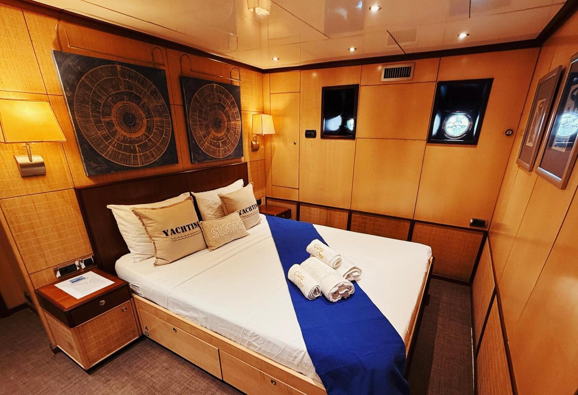 Nuitee Sur Un Yacht D'exception Face Au Mucem, Au Coeur Du Vieux-port Bateau-hôtel *