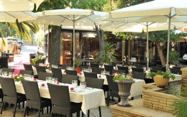 Logis Les Cigalons Hotel