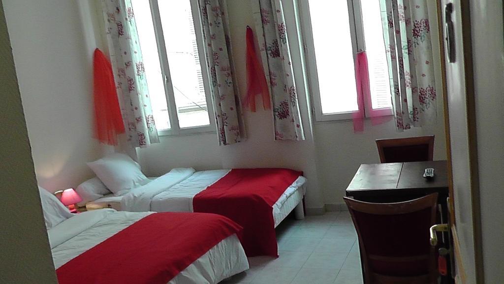 De La Renaissance Hotel 3*