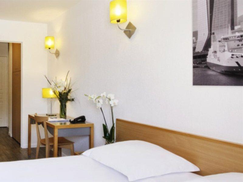 Adagio Access Prado Perier 3*