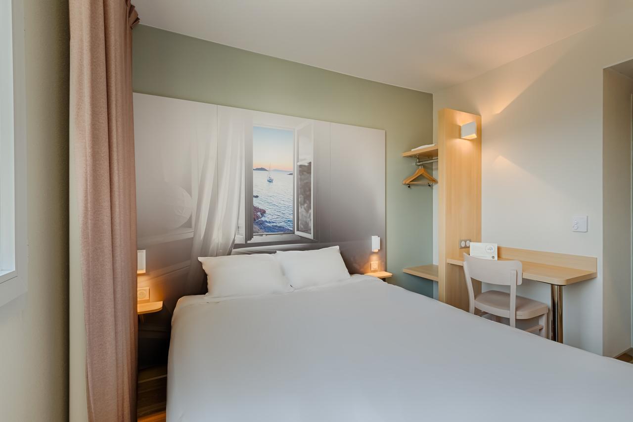 La Valentine St Menet Hotel